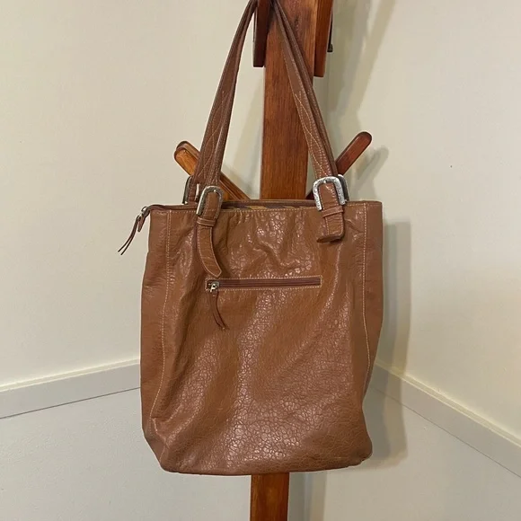 Elegant Tan Leather Tote Bag - Picture 2 of 10